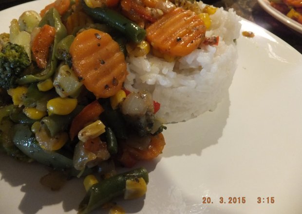 Fotografia przedstawiająca Duszone warzywa z ryżem