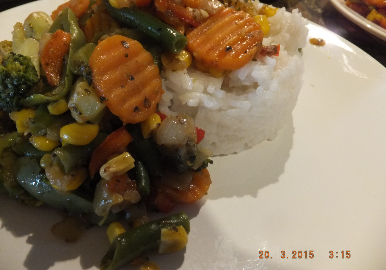 Duszone warzywa z ryżem  foto