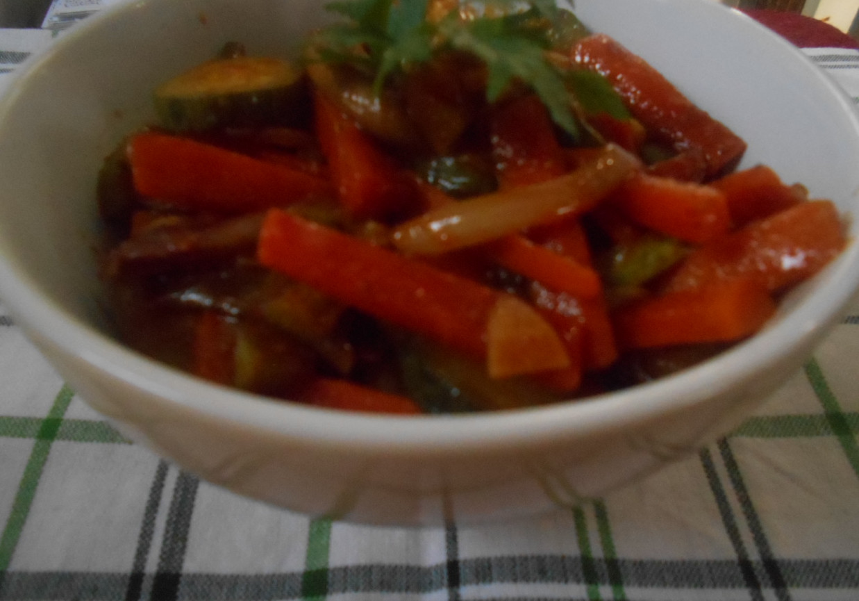 Duszone warzywa z sosem chili foto