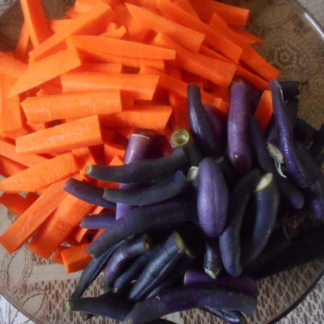 Krok 2 - Duszone warzywa z sosem chili foto