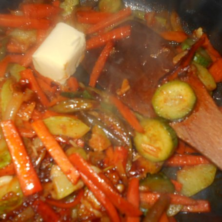 Krok 8 - Duszone warzywa z sosem chili foto