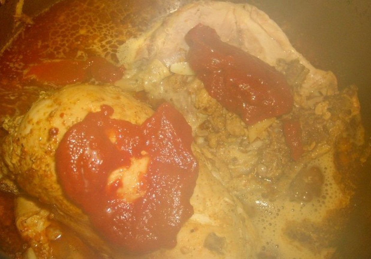 duszony kurczak w pomidorach foto