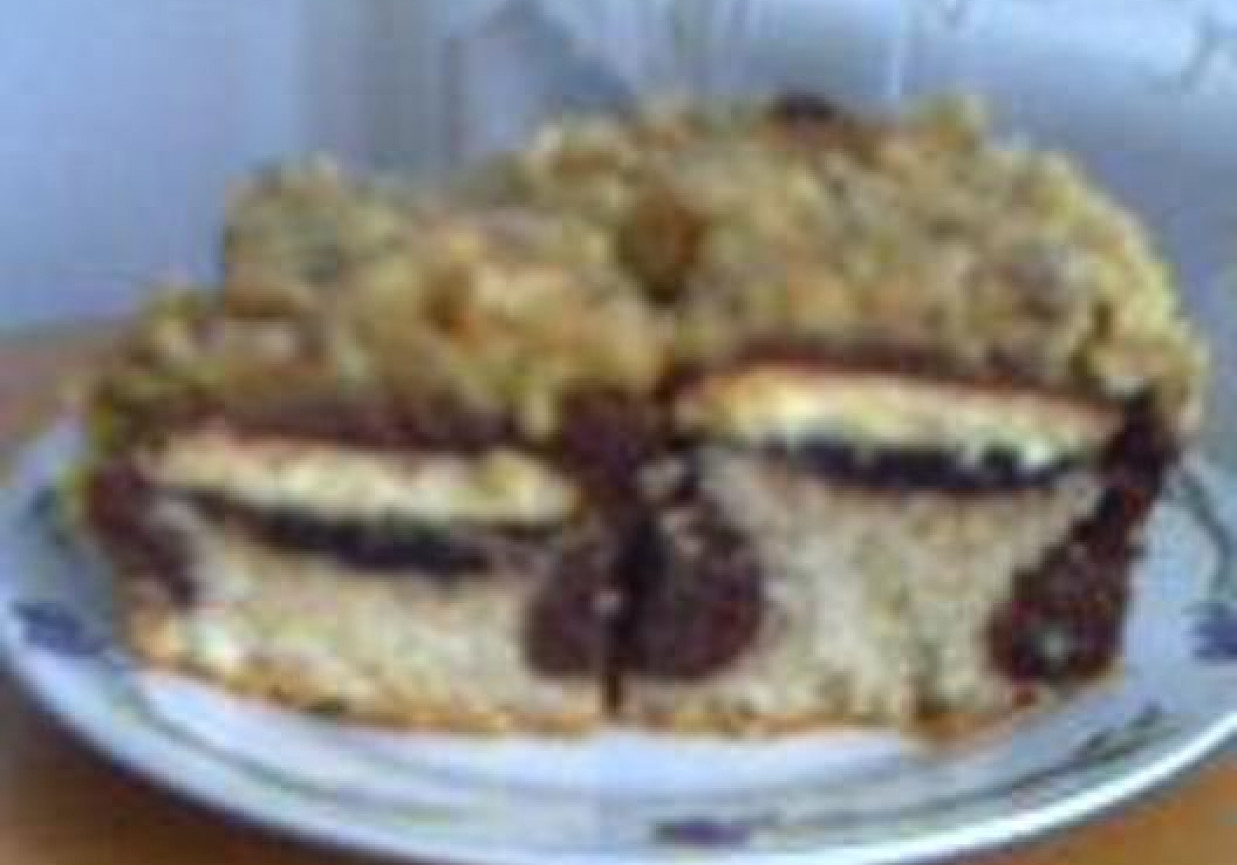 Dwukolorowe ciasto z biszkoptami foto