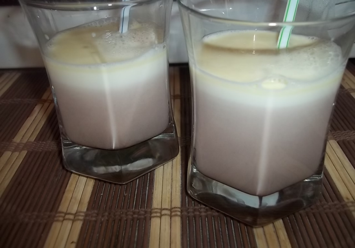 Dwukolorowe mleczko czekoladowe foto