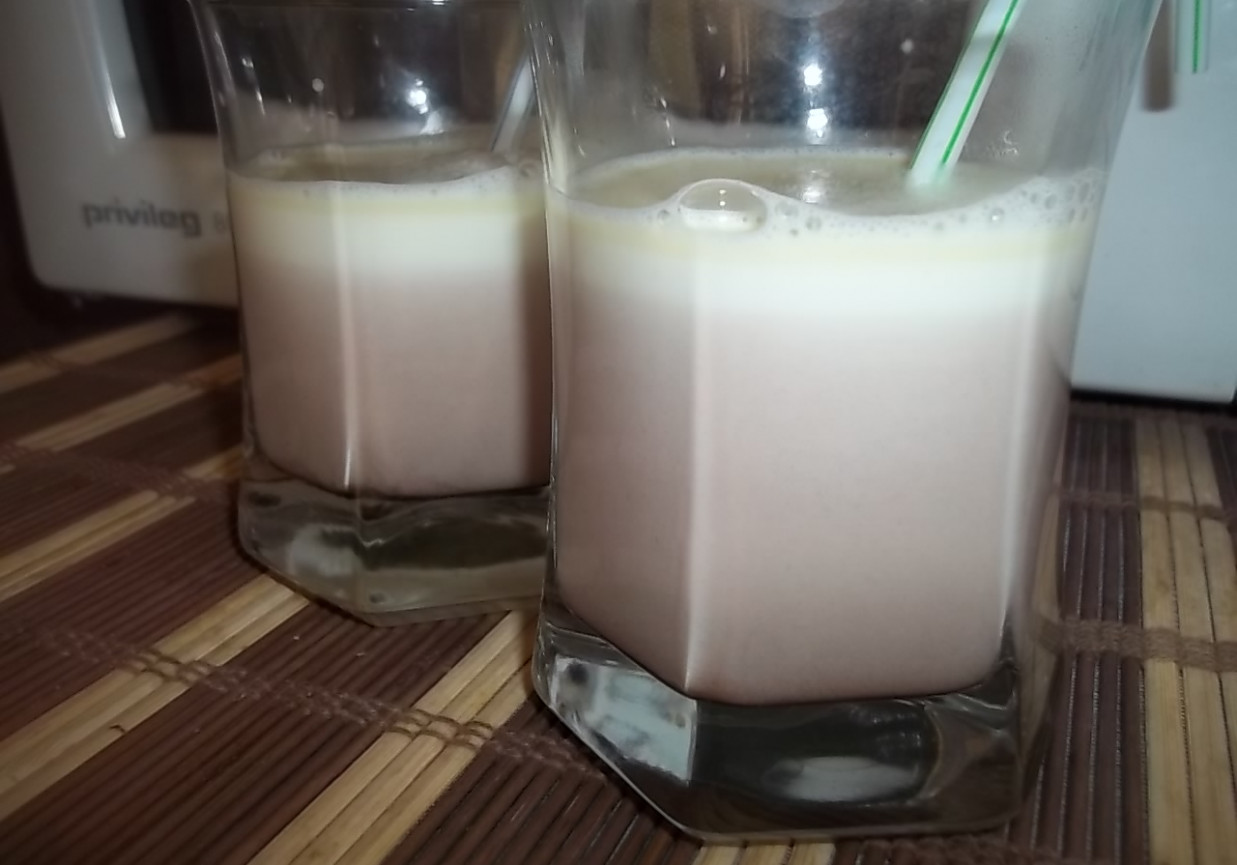 Dwukolorowe mleczko czekoladowe foto