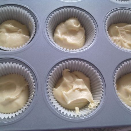 Krok 4 - Dwukolorowe muffiny z bananem foto