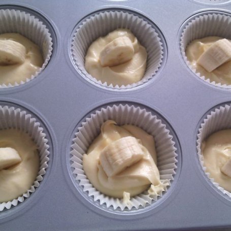 Krok 5 - Dwukolorowe muffiny z bananem foto