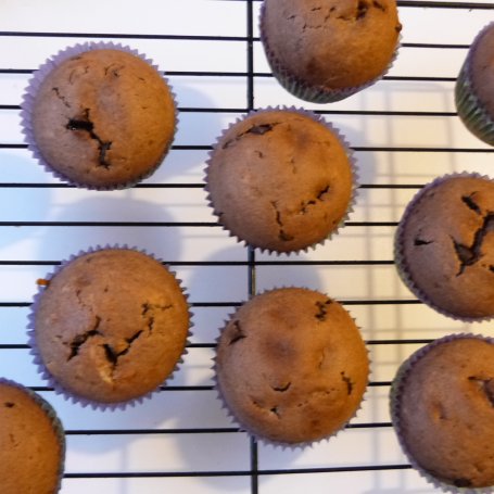 Krok 7 - Dwukolorowe muffiny z powidłami foto