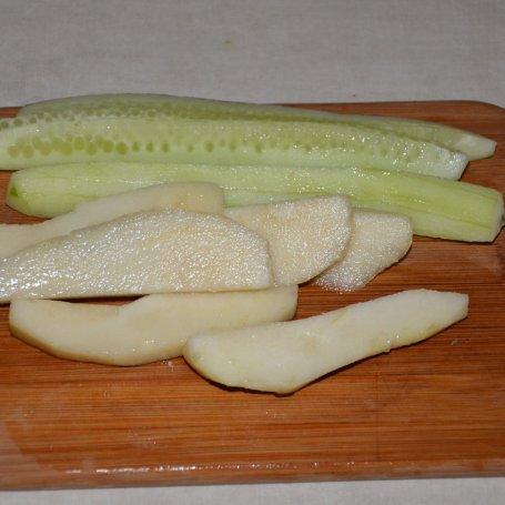 Krok 3 - Dwukolorowe sushi z gruszką foto