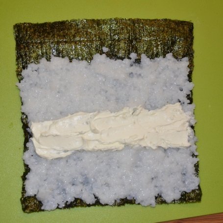 Krok 5 - Dwukolorowe sushi z gruszką foto