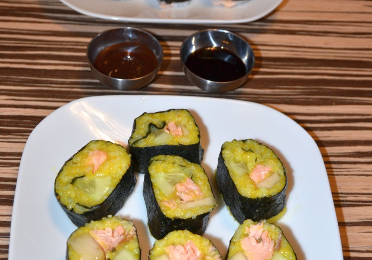 Dwukolorowe sushi z gruszką foto