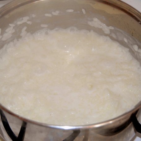 Krok 1 - Dwukolorowy pudding ryżowy z truskawkami foto