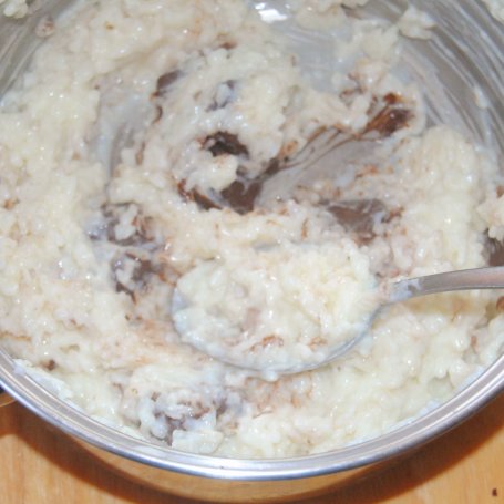 Krok 2 - Dwukolorowy pudding ryżowy z truskawkami foto