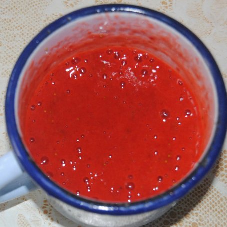 Krok 6 - Dwukolorowy pudding ryżowy z truskawkami foto