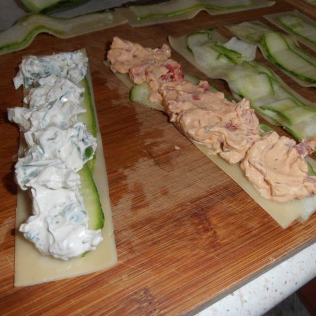 Krok 3 - Dwusmakowe makaronowe roladki w pomidorach foto