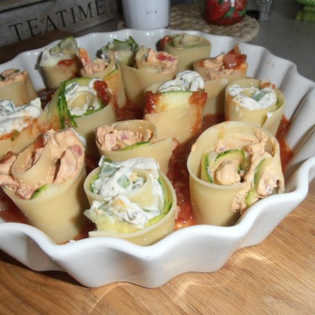 Krok 5 - Dwusmakowe makaronowe roladki w pomidorach foto