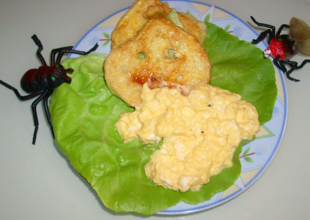 Fotografia przedstawiająca Dynia  tostowa w jajku zapieczona