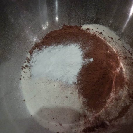 Krok 3 - Dynia w kakaowym cieście z mieszanką keksową. foto