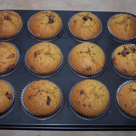 Krok 8 - Dynia z czekoladą, czyli bardzo smaczne muffinki! foto