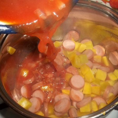 Krok 5 - Dynia z parówkami w sosie pomidorowym foto