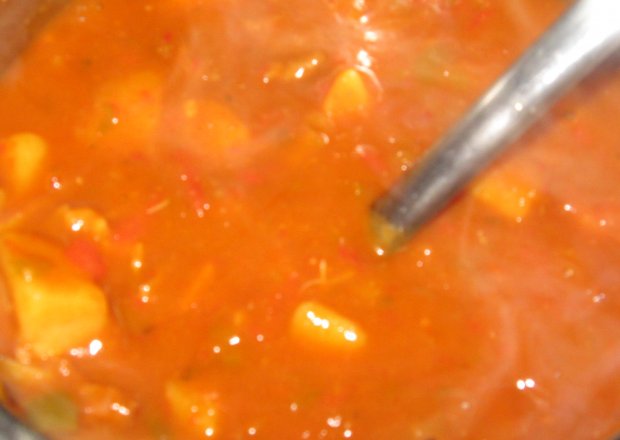 Fotografia przedstawiająca Dynia z wieprzowiną w sosie pomidorowym