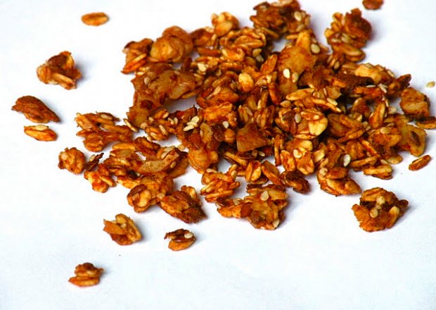 Fotografia przedstawiająca Dyniowa granola z orzechami