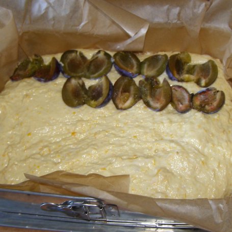 Krok 4 - dyniowe drożdżowe ciasto ze śliwkami i kruszonką... foto