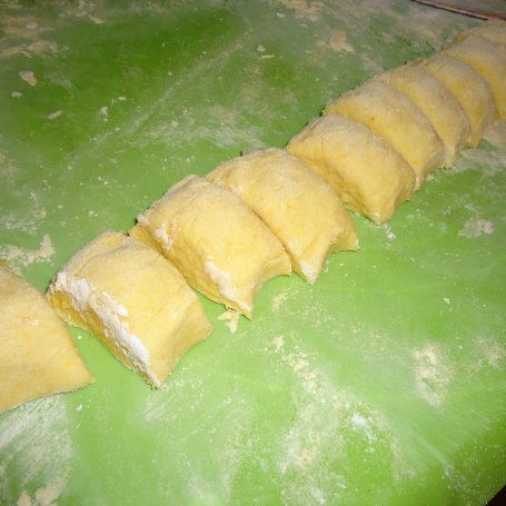 Krok 5 - Dyniowe knedle z serem i pachnącym cynamonem foto