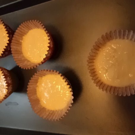 Krok 4 - Dyniowe muffinki z cynamonowym lukrem i orzechami włoskimi :) foto