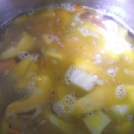 Krok 2 - Dyniowo-marchewkowa zupa krem. foto