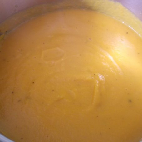 Krok 3 - Dyniowo-marchewkowa zupa krem. foto