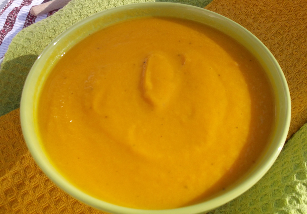 Dyniowo-marchewkowa zupa krem. foto