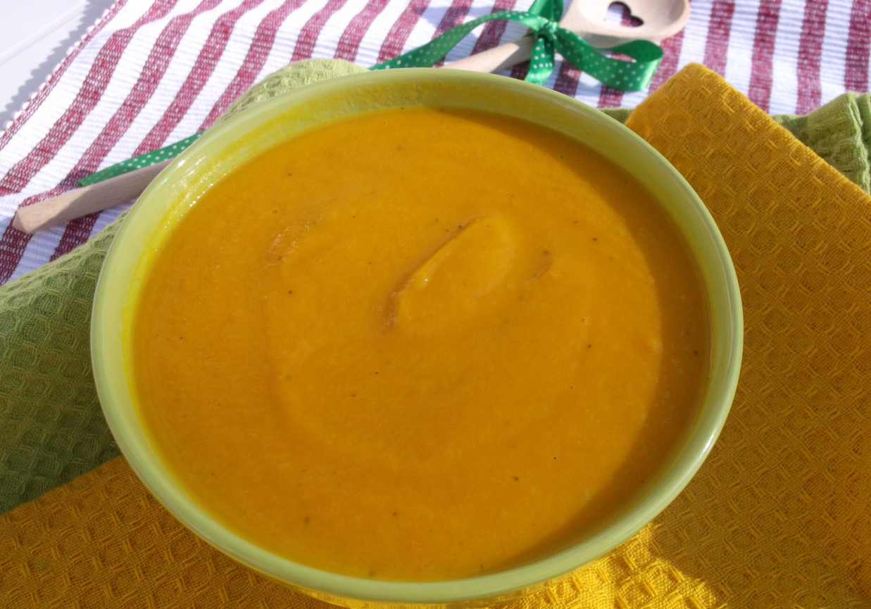 Dyniowo-marchewkowa zupa krem. foto