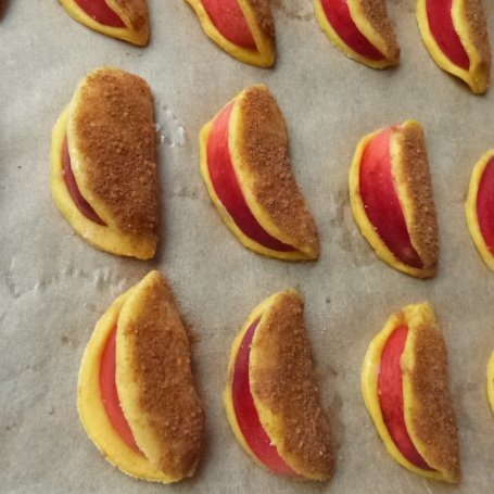 Krok 5 - Dyniowo-pomarańczowe ciasteczka z jabłkami foto