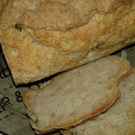 Krok 12 - Dyniowo - słonecznikowo - sezamowy chlebek na mące pełnoziarnistej i maślance. foto