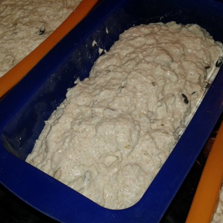 Krok 9 - Dyniowo - słonecznikowo - sezamowy chlebek na mące pełnoziarnistej i maślance. foto