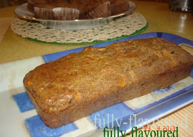 Fotografia przedstawiająca Dyniowy chlebek/ muffiny z szynką i mimolette