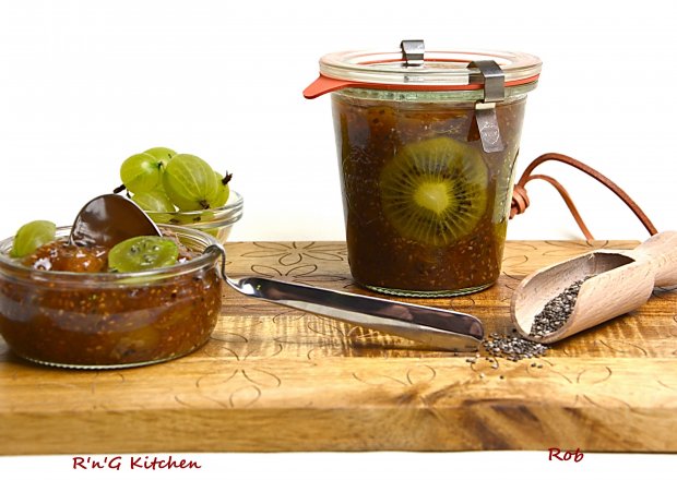 Fotografia przedstawiająca Dżem agrestowy z kiwi i chia