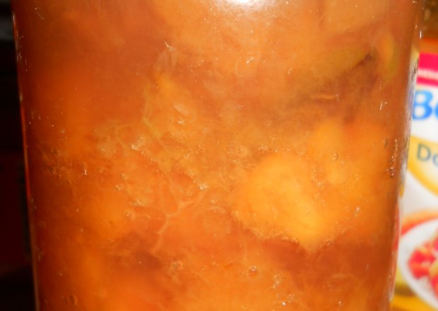 Fotografia przedstawiająca dżem brzoskwiniowo-morelowy