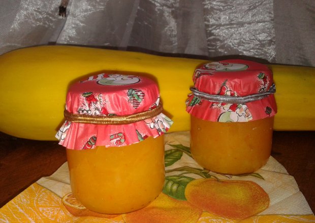 Fotografia przedstawiająca dżem cukinia-pomarańcza
