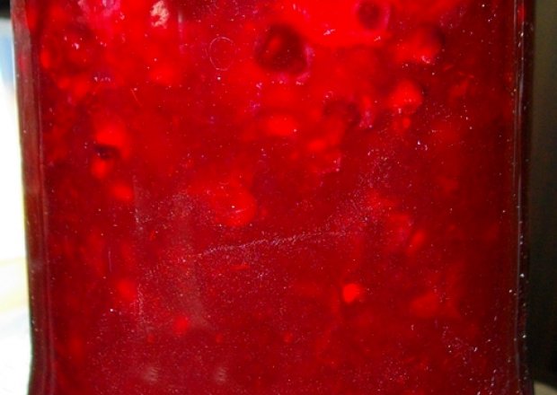 Fotografia przedstawiająca Dżem leśny z czerwonym winem