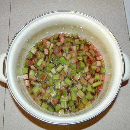 Krok 1 - Dżem rabarbarowy z cukrem waniliowym i cynamonem. foto