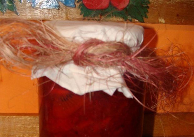 Fotografia przedstawiająca Dżem truskawkowy z kiwi