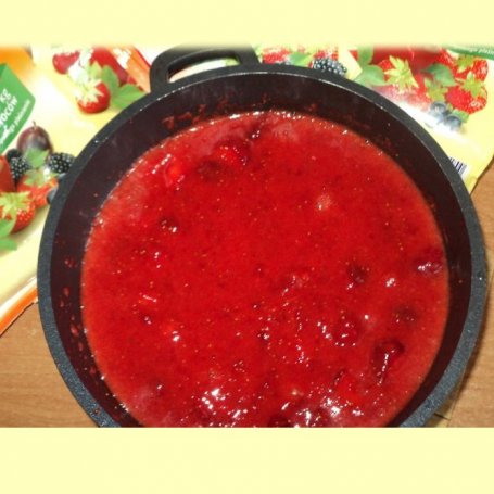 Krok 2 - Dżem truskawkowy z wanilią i gożdzikami foto