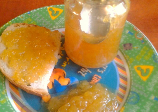 Fotografia przedstawiająca dżem z cukini o smaku pomarańczowym