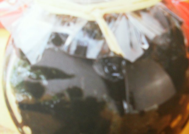 Fotografia przedstawiająca dżem z czrnych porzeczek