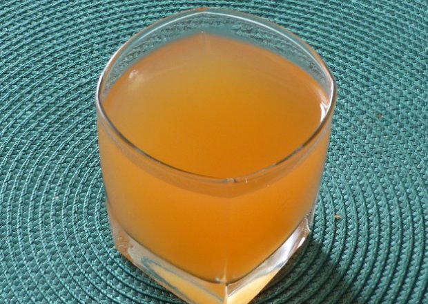 Fotografia przedstawiająca Dżin z sokiem pomarańczowym