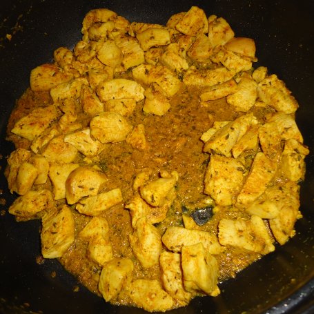 Krok 1 - Egzotyczna sałatka z kurczakiem i curry foto