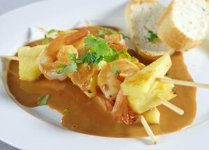 Jak zrobić egzotyczne szaszłyki z krewetkami? foto