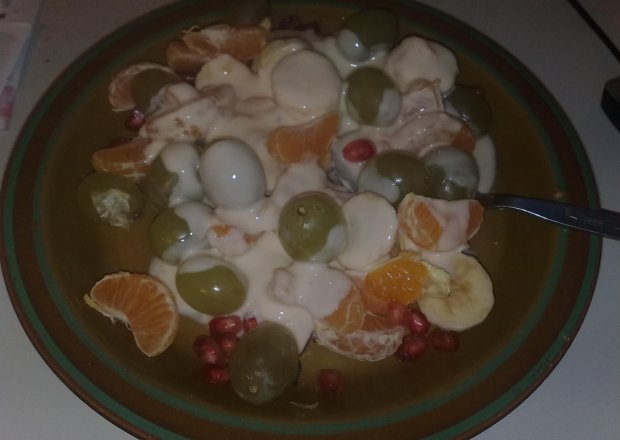 Fotografia przedstawiająca Egzotyczno-owocowa salatka z jogurtem